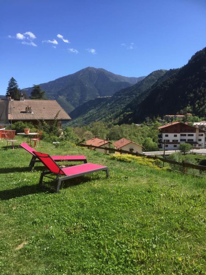 Rez de jardin de chalet bois , calme et verdure ! Saint-Martin-Vésubie Extérieur photo