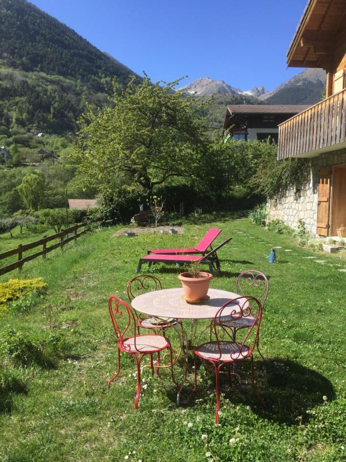 Rez de jardin de chalet bois , calme et verdure ! Saint-Martin-Vésubie Extérieur photo